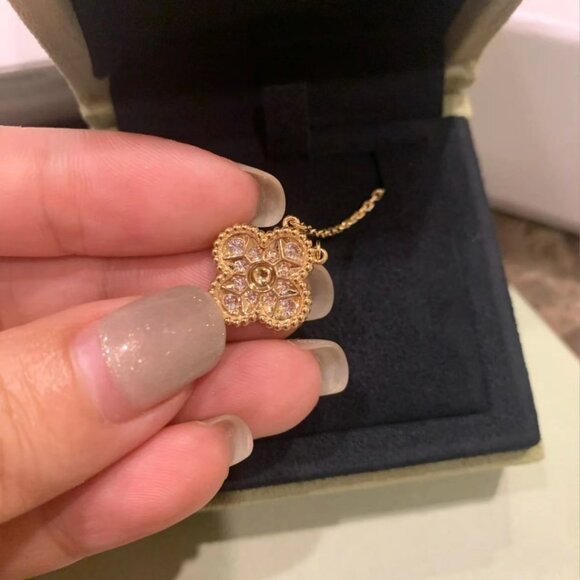 💎🌈Authentic💎🌈Van Cleef & Arpels Necklace💎🌈 - Picture 6 of 8